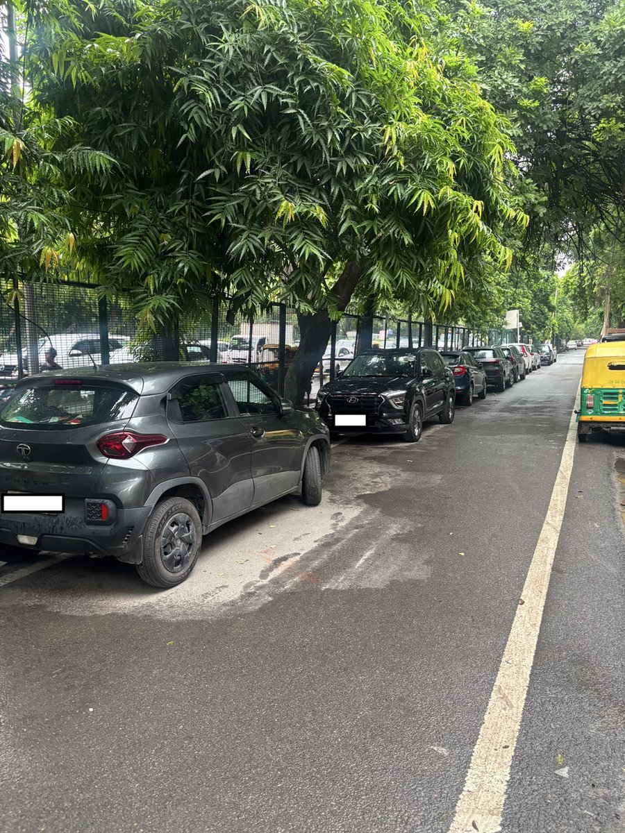 berges's tweet photo. Since @dtptraffic has shared an email ID, I've written an email, in English and Hindi. With the attached image. Let's see if they respond? https://t.co/dOJvg1GLeA