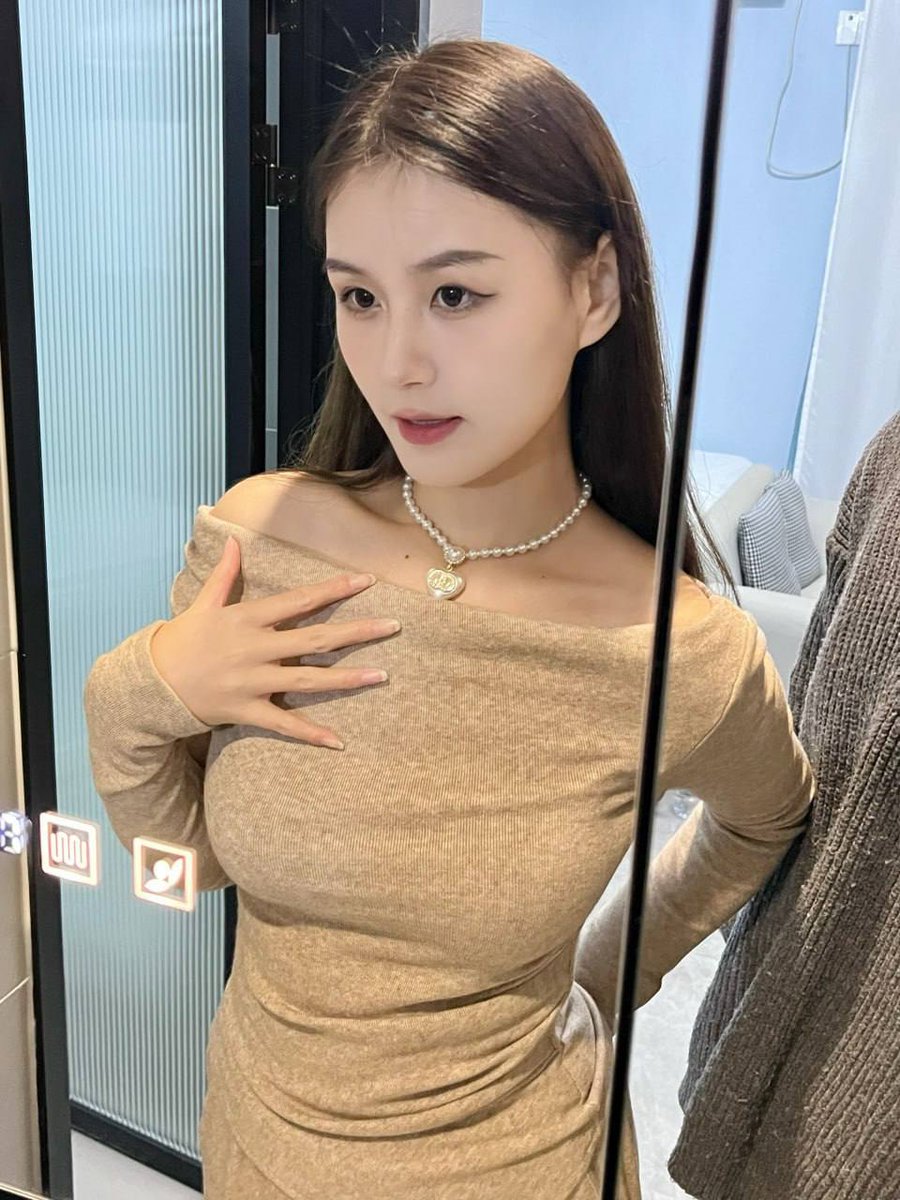 AnkitSo36820432's tweet photo. 可爱性感的纹身小妹 大奶高颜值反差婊 

完整版视频电报群已更新
免费预览群🔗 https://t.co/A7MgRE4Fen

自助下单🔗 https://t.co/VwiNmfINEy

@Sentoyun
@Sentodan
@Sentofen
@Sentoqing https://t.co/mvHHMr9wec