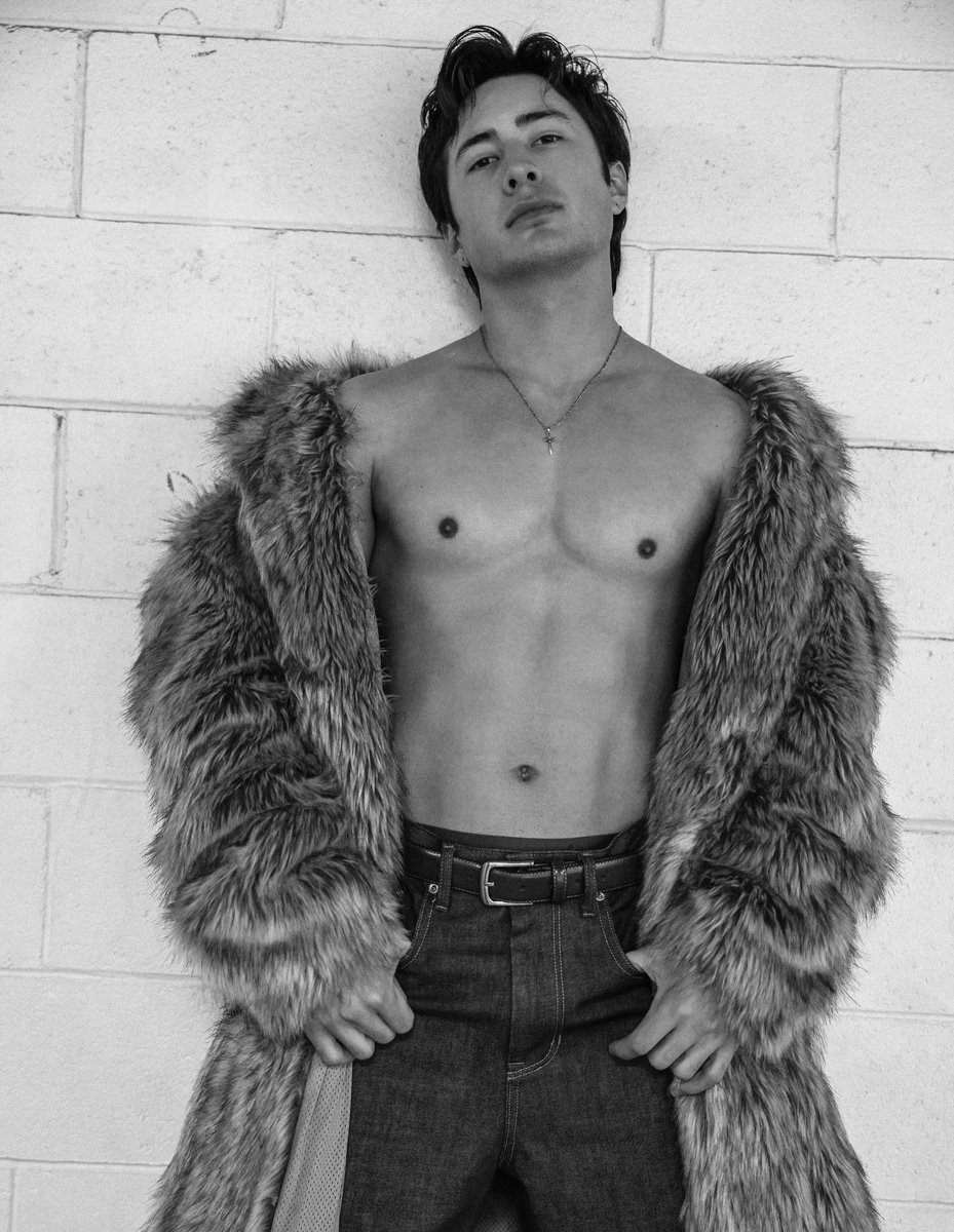 hudsonwupdates's tweet photo. .@NylonMag has mentioned Hudson Williams in its recent feature on the rise of the new era of heartthrobs.

“Williams, in particular, achieved heartthrob status through his own personality just as much as the role of the shy hockey player Shane Hollander. In interviews, he had a goofy, silly disposition but was also able to get serious, like when he told Andy Cohen that he’d been receiving DMs from closeted athletes. This is important because any heartthrob hoping to have staying power has to be bigger than their breakthrough role, which is why their next move is often to play off-character.”

🔗: https://t.co/xPf0SNg2E1