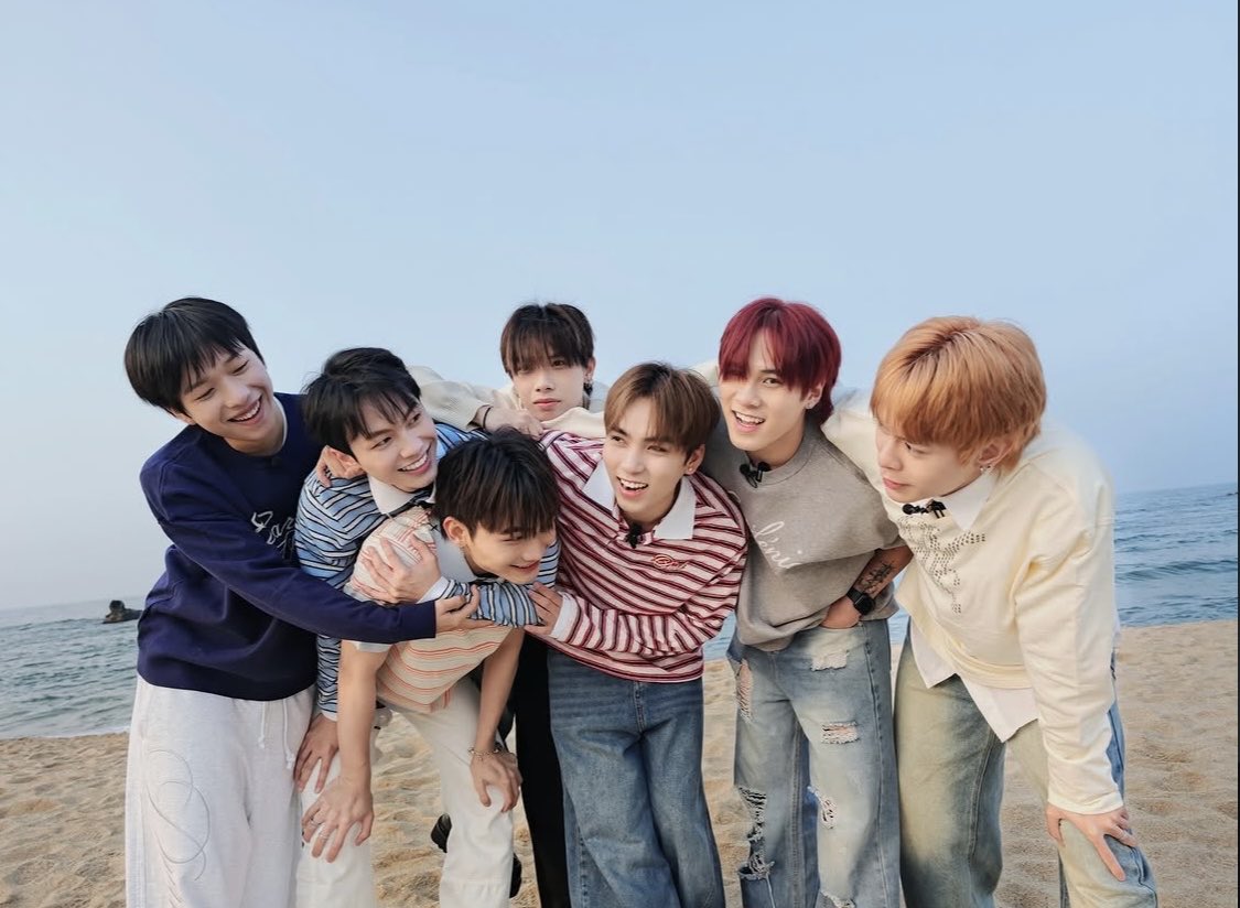 Uprizeourbegin's tweet photo. To the 7 boys I loved that summer. Thankyou for making my youth bloom 🤍
#UPRIZE #RIZER #viral #idol #stan #trending #vietnam #love https://t.co/6YtWjSytle