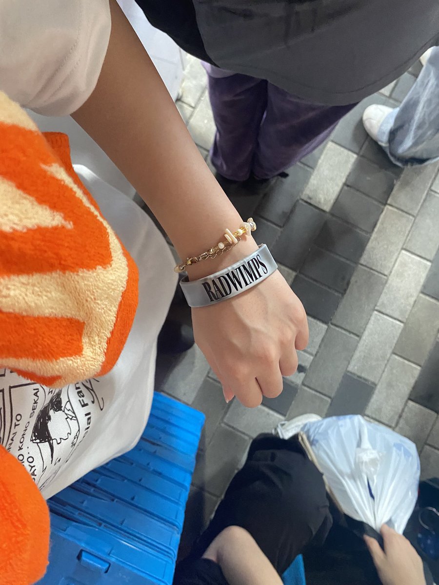o_oshio417's tweet photo. え?いやおいおい
改めてグッズ良すぎでは?
あにゅーに引き続きTシャツどタイプすぎるんだよなあ
#ユーリンチー ≒ #鳥のあんかけ #radwimps #wimper https://t.co/0UFZB2ulR0
