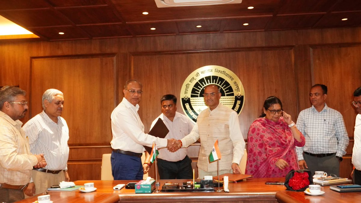 profvinaypathak's tweet photo. Pleased to sign the MoU between Dainik Jagran and the Department of Journalism &amp; Mass Communication, CSJMU, creating greater opportunities for our students through scholarships and industry exposure.

#CSJMU #DainikJagran #Journalism #MoU https://t.co/gEUpw49Kij