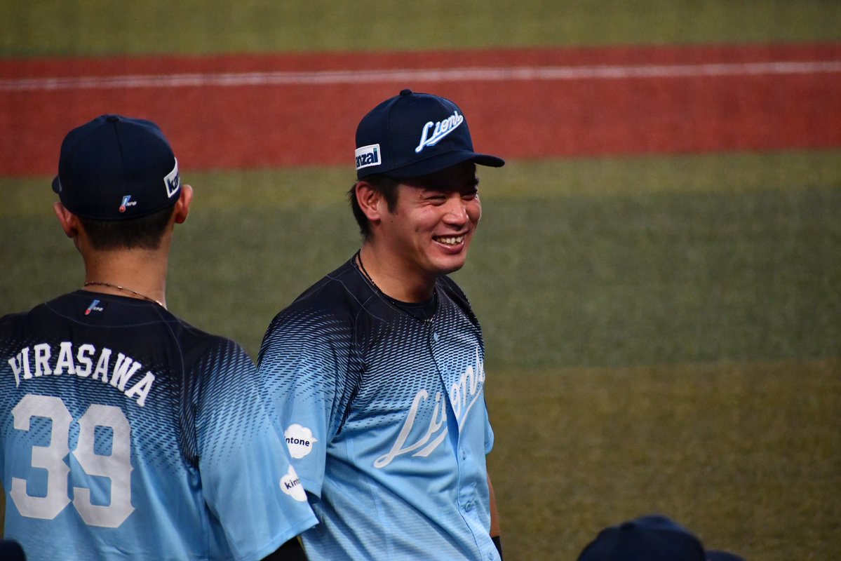 okara__donuts's tweet photo. とのが大変ご機嫌でベンチに戻ってきてめっちゃ笑っていた
#seibulions #岸潤一郎 #平沢大河 https://t.co/K6yoVh6cYA