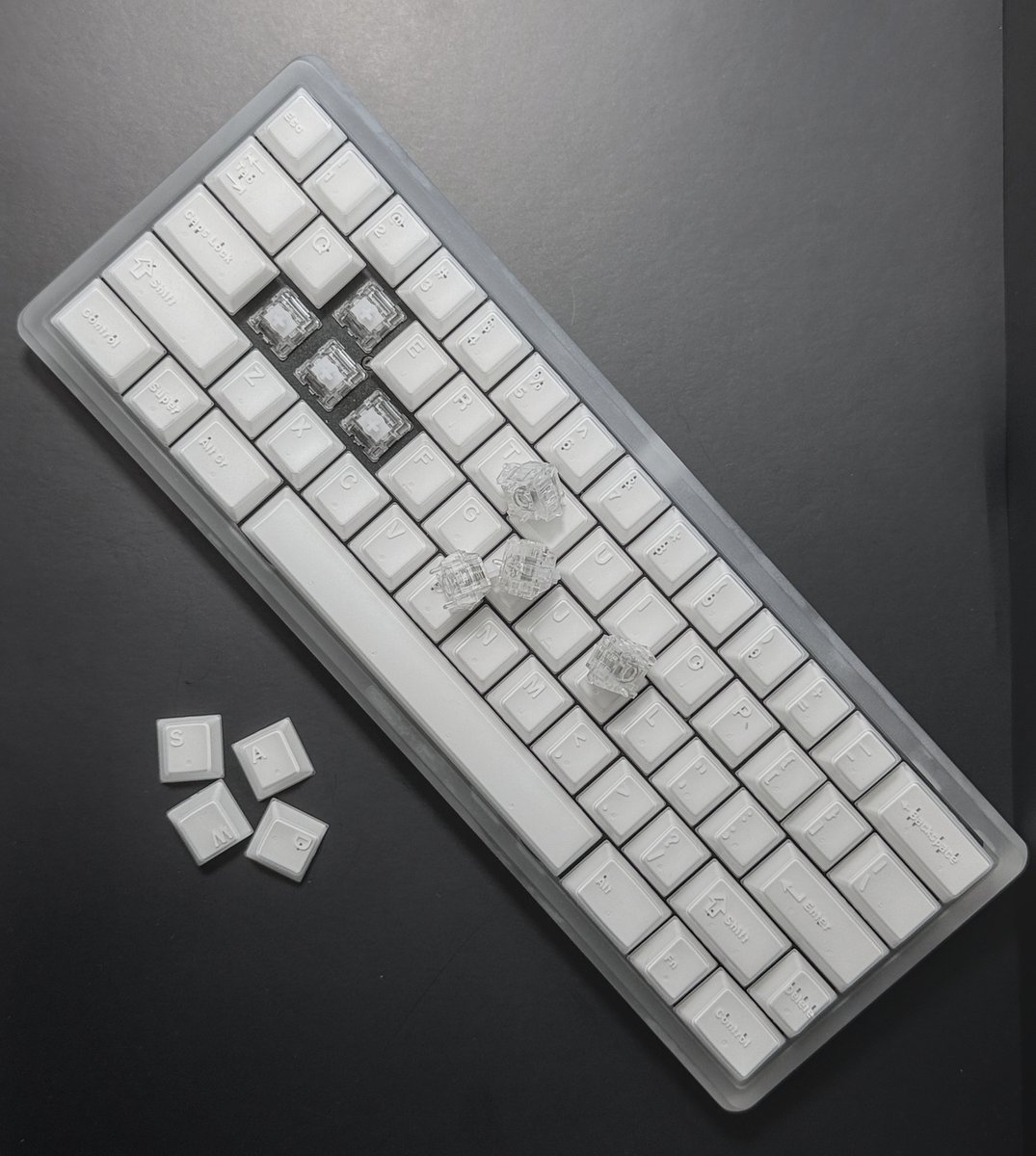 enricomtt's tweet photo. My custom Keyboard🧤
 
PCB: Venom60HE 
Case: Geonworks Leggera Acrylic 
Switches: UR Studio ICE Ultra 
Keycaps: Xray Keycaps

#desksetup https://t.co/lqCSTDdmcP