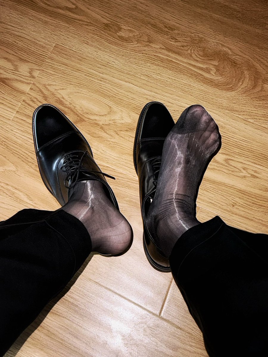1Maire7's tweet photo. 粼系列
正装皮鞋丝袜 https://t.co/aftBC4IuPv