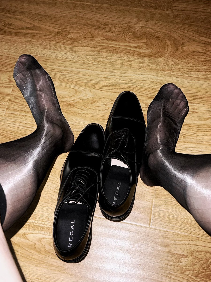 1Maire7's tweet photo. 粼系列
正装皮鞋丝袜 https://t.co/aftBC4IuPv
