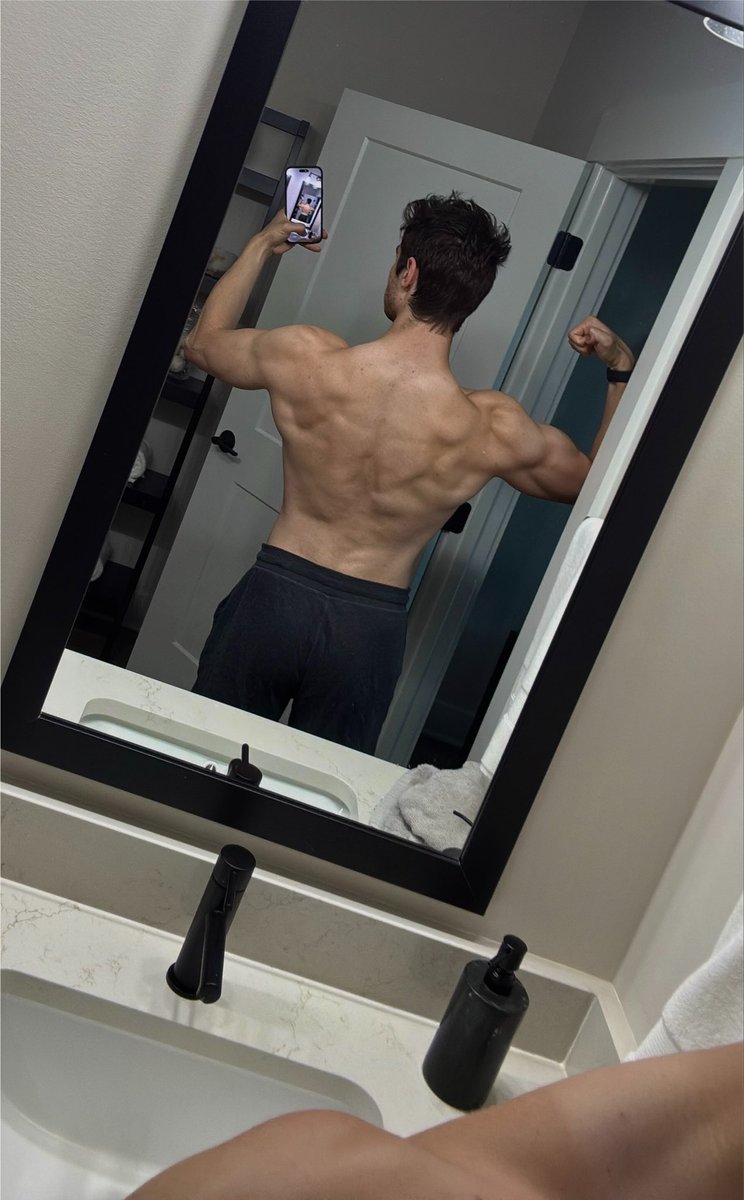 t_kobs's tweet photo. Back lookin crazy 😵‍💫 https://t.co/ClkZdvHFeK