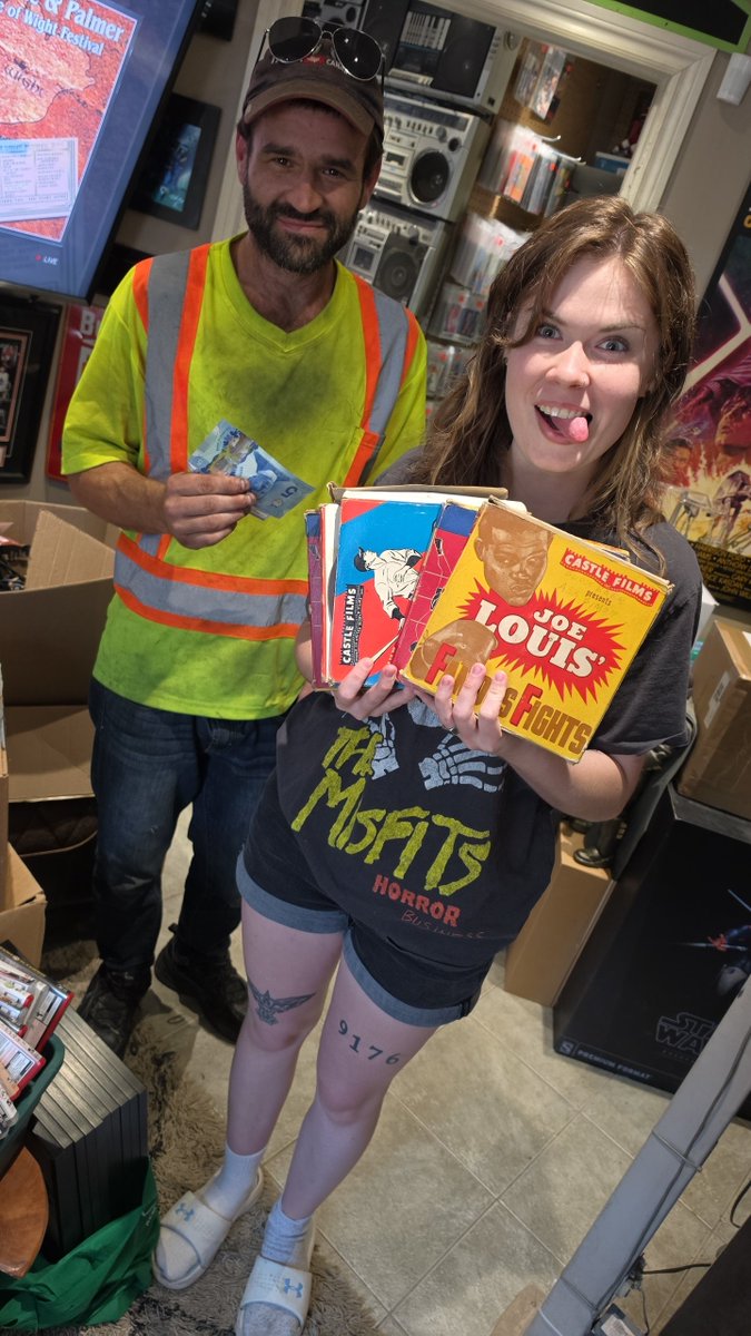 toyrattca's tweet photo. Who says that #physicalmedia is dead not here in #miltonontario #toronto #acton #oakville #Brampton #vhs #80sMovies #VRChat #Valko #TUESDAYGAINS #MovieReview #movierecap #dvd #CustomerReview https://t.co/GvlnuIOJDt
