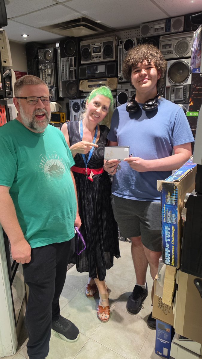toyrattca's tweet photo. Who says that #physicalmedia is dead not here in #miltonontario #toronto #acton #oakville #Brampton #vhs #80sMovies #VRChat #Valko #TUESDAYGAINS #MovieReview #movierecap #dvd #CustomerReview https://t.co/GvlnuIOJDt