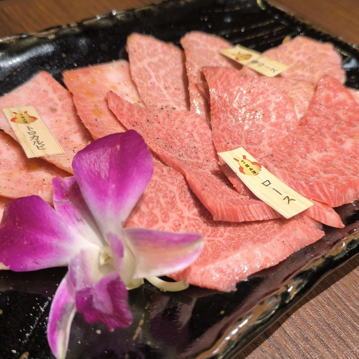 MasterWhet's tweet photo. 久々に肉はすべてを解決するってことを思い出してる
短冊みたいなタンははじめて https://t.co/MxtDqfXkH4