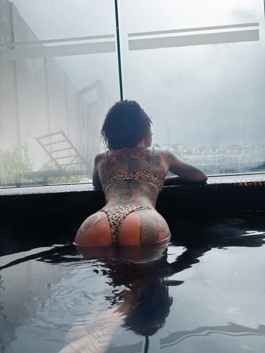 kitziasuarezof's tweet photo. Buenos días mi amor!❤️

Aquí disfrutando de este rico jacuzzi calientito, ¿Vienes a hacerme compañía? 🤤
Me gustaría terminar con tu rica verga adentro.😏

https://t.co/6Jxs7pg81p https://t.co/Pfeo83JRt8