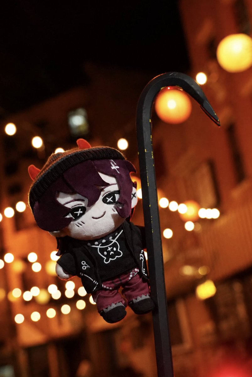 angelrotgames's tweet photo. FOUR HOURS LEFT UNTIL THE DEVIL LEAVES...🫀

he's the devil... he's your darling. 😈

have you preordered your ronin yet? #KILLERCHAT https://t.co/iOddPMCG2K