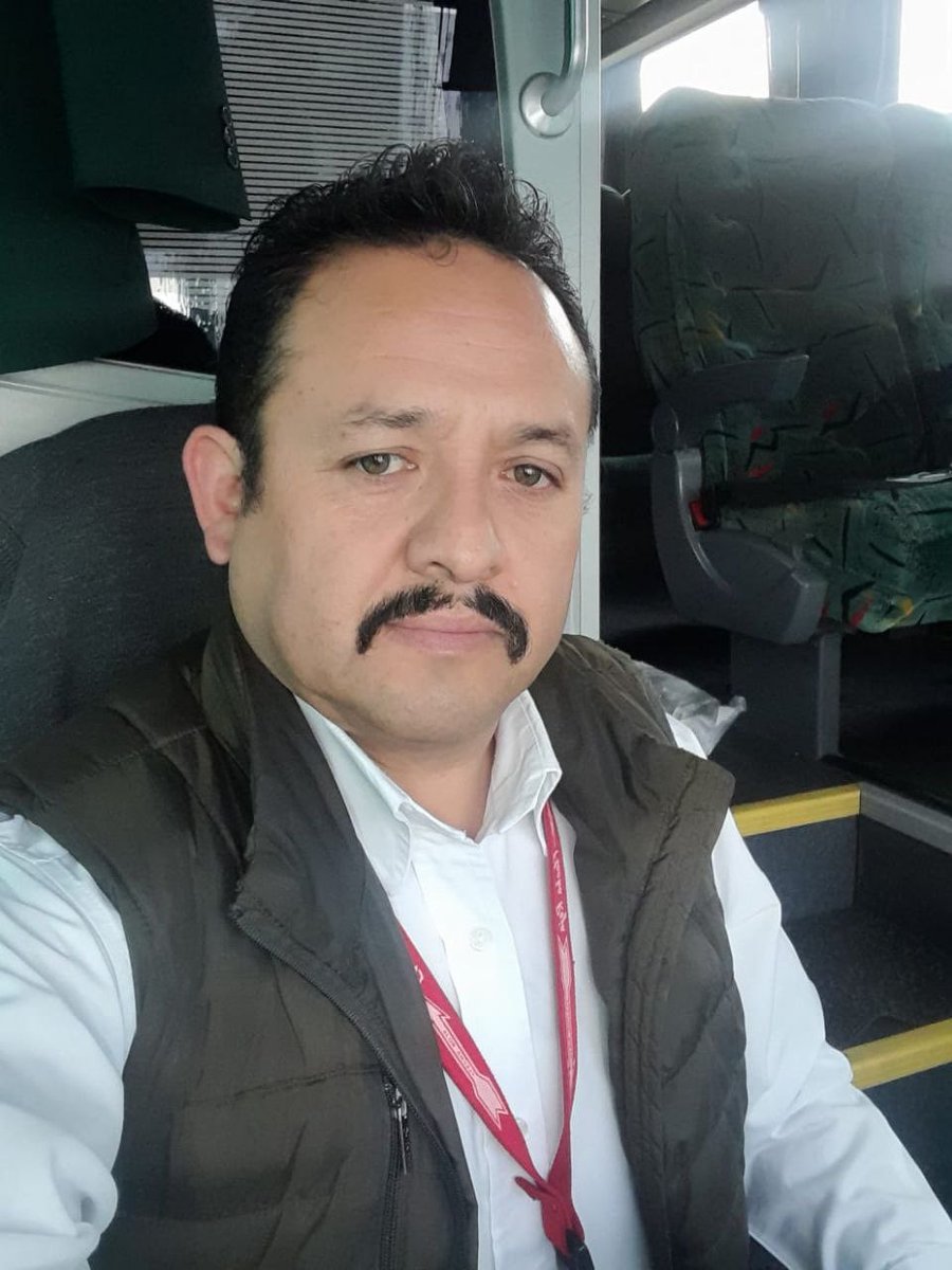 Karinaryzu's tweet photo. Maduro caliente, con ganas de preñar un buen culo que rico está, si quieres ver los videos completos donde avienta leche 🥵🙈únete al grupo de WhatsApp a un pequeño costo donde puedes ver  todos los videos de él y otros maduros mándame mensaje por privado 👌 https://t.co/cViZFkHVYR