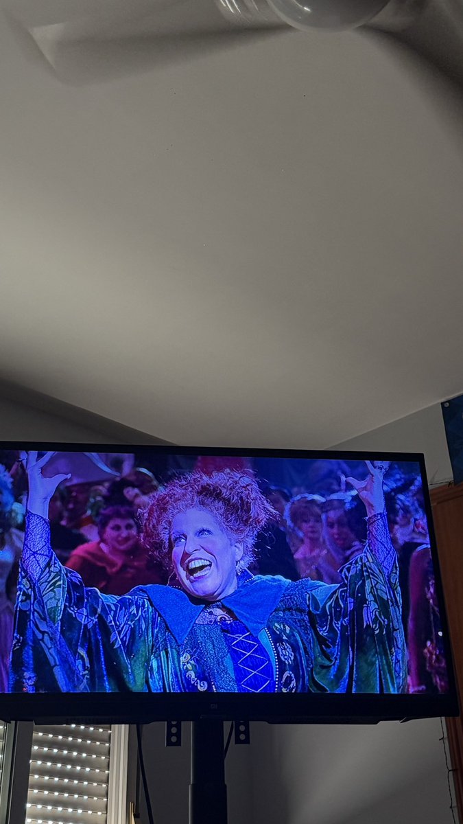 potter_pan's tweet photo. He decidido que yo ya empiezo mi รฉpoca otoรฑal. El #Augtober se empieza con #HocusPocus https://t.co/bdnEXtSUun