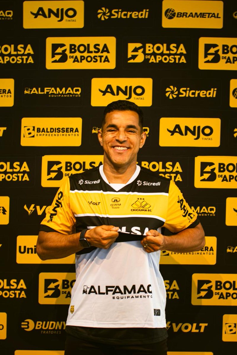CriciumaEC's tweet photo. Coletiva de apresentação do atacante Yuri Tanque em nosso YouTube: https://t.co/nkshUXzLj0 https://t.co/UBghbYe5wD