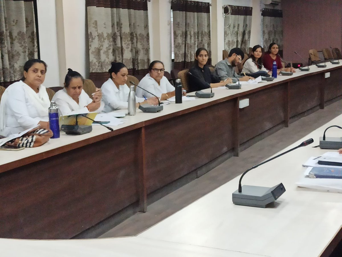ICDSJamnagar's tweet photo. આજ રોજ સ્તનપાન સપ્તાહ ઉજવણી તેમજ સપથ ગ્રહણજેમાં પ્રોગ્રામ ઓફસર ,cdpo, અયોગ્ય સ્ટાફ શિક્ષણ વિભાગ.icds સ્ટાફ સાથે મળીને ઉજવણી કરવામાં આવી. દરેક માતાને જન્મ પછીના પ્રથમ એક કલાકમાં સ્તનપાન શરૂ કરવા તથા બાળકને જન્મથી પ્રથમ છ મહિના સુધી માત્ર માતાનું જ દૂધ આપવાની પ્રેરણા આપીશ . https://t.co/aEUL3MYmjC
