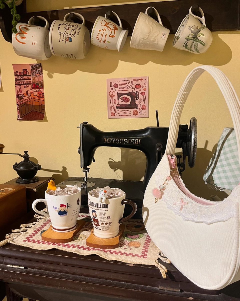 debloom_'s tweet photo. 🖤👙✨🐚𝐀 𝐥𝐢𝐭𝐭𝐥𝐞 𝐦𝐞𝐬𝐬𝐲, 𝐛𝐮𝐭 𝐚𝐝𝐨𝐫𝐚𝐛𝐥𝐞.🧁⋆𐙚₊˚⊹♡ https://t.co/0qheQ1QeXC