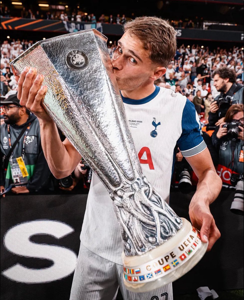 SpursMedia_'s tweet photo. 🚨BREAKING: MICKY VAN DER VEN

Micky Van Der Ven will sign a new contract and should be announced this Friday

He will be the highest paid player at Spurs 

#THFC