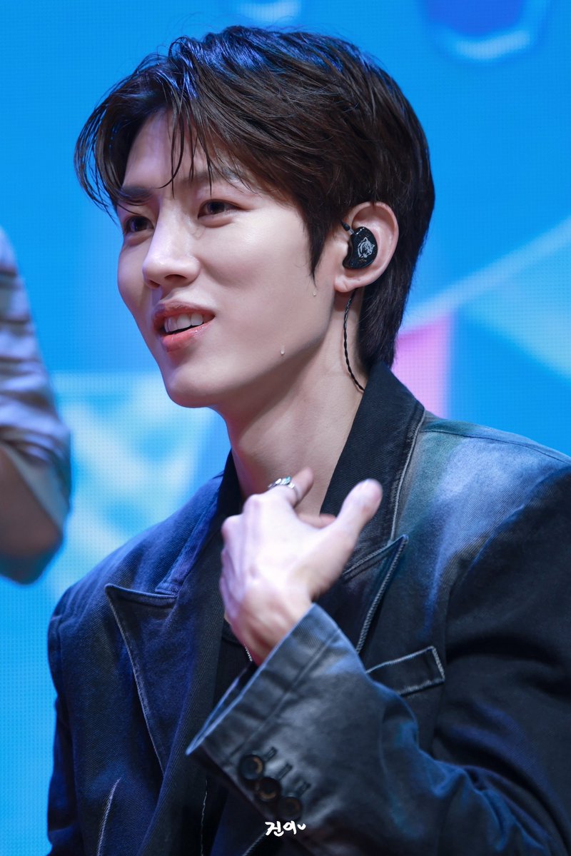 GIN82709's tweet photo. 260801 이성열 생일파티 <Yeol-Summer Night> 낮공

 #성열 #이성열 #인피니트 #SUNGYEOL #LEESUNGYEOL #INFINITE https://t.co/D99cMzaeLv