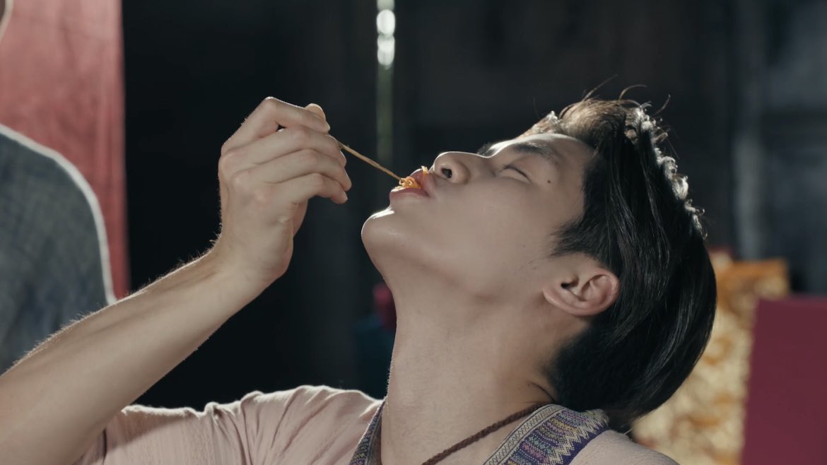 cuuthailand's tweet photo. ใครจะรักการกินได้เท่าพ่อแก้ว😽

Love Destiny EP4 

#บุพเพสันนิวาสEP4 https://t.co/hotJKwvytV