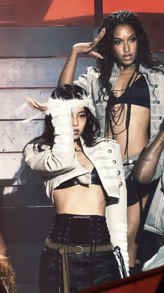 deanleecooper's tweet photo. 260801 JENNIE LOLLAPALOOZA 

#JENNIEPALOOZA #Lollapalooza2026
#BLACKPINK #JENNIE #제니 https://t.co/X0FwypNk5E