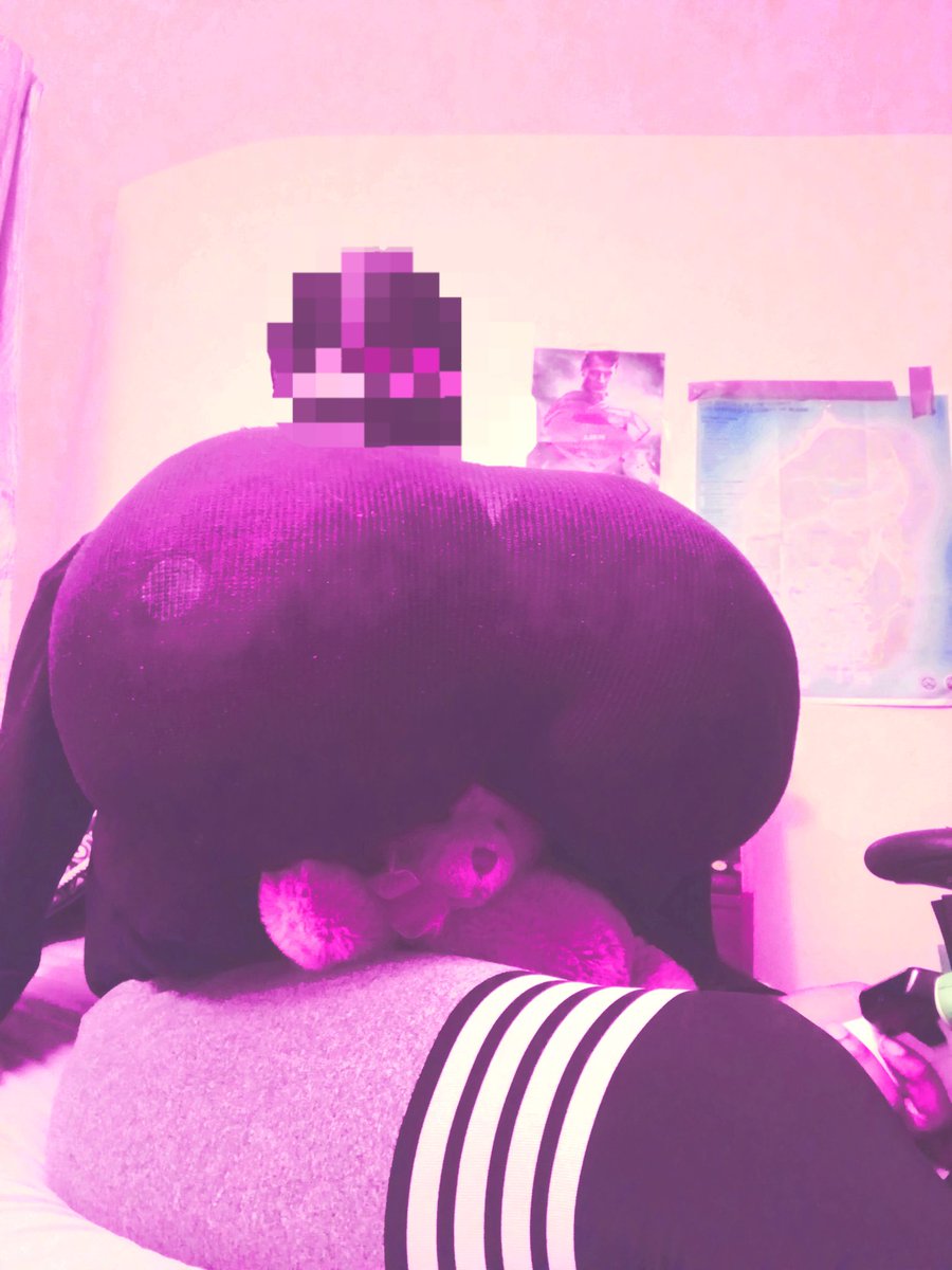 Nightlakeishaxo's tweet photo. Lil bastard asked for this~🙄😒 🧸🖤🩷 repost if it should've been you! 🙄😒#bustyboy https://t.co/ZTyegX3inO