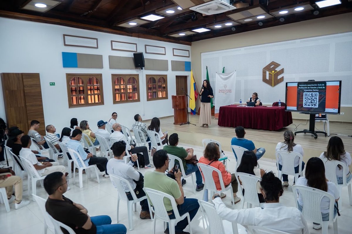 ansvcol's tweet photo. La ANSV fortalece las capacidades de los territorios a través de la capacitación en la Guía de Urbanismo Táctico y la Guía de Pacificación del Tránsito, con la participación del Instituto de Tránsito Departamental, autoridades de tránsito de diferentes municipios, entidades del sector transporte, concesiones viales y la academia. 🚦

Esta jornada promueve la identificación y priorización de puntos críticos de siniestralidad vial, impulsando acciones articuladas para salvar vidas en las vías.