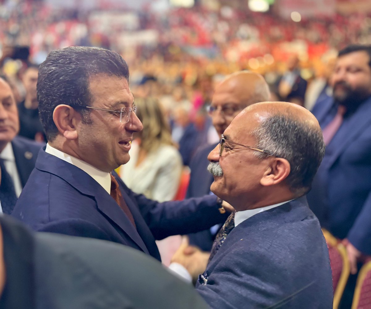 arslanibrahimss's tweet photo. Önce özgürlüğünü elinden aldılar.

Sonra diplomasını hedef aldılar.

Savunma hakkını kısıtladılar.

Sesini, görüntülerini, afişlerini ve sosyal medya hesaplarını yasakladılar.

Şimdi de Cumhurbaşkanı Aday Ofisi’nin (@CAOIletisim11 ) hesabına erişim engeli getirdiler.

Çünkü korkuyorlar.

Susturmaya çalıştıkları yalnızca #Ekremİmamoğlu değil; milletin değişim iradesi, demokrasi talebi ve umududur.

Bir hesabı kapatabilirsiniz.
Milletin iradesini asla.

Son sözü yasaklar değil, millet söyleyecek.
#İbrahimArslan
@imamoglu_int