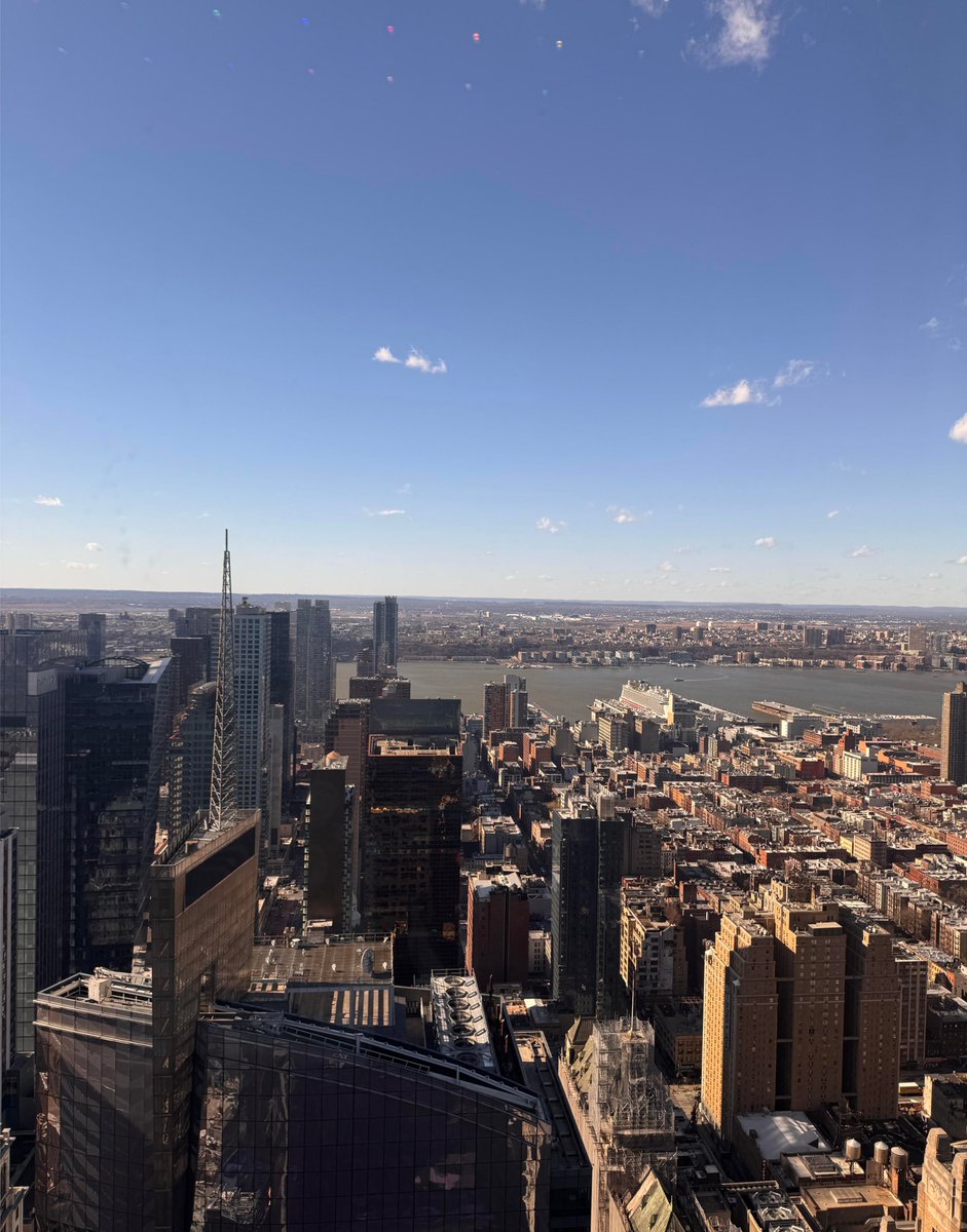 Gotham_Notes's tweet photo. Office scenery hitting different today. Wish I could sit here and stare a little longer😄 https://t.co/KhSuqJdlLI