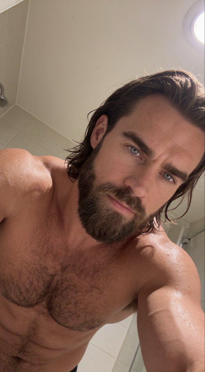Drewvibes35's tweet photo. Who’s next in the shower? https://t.co/U9zQFFc9Ch