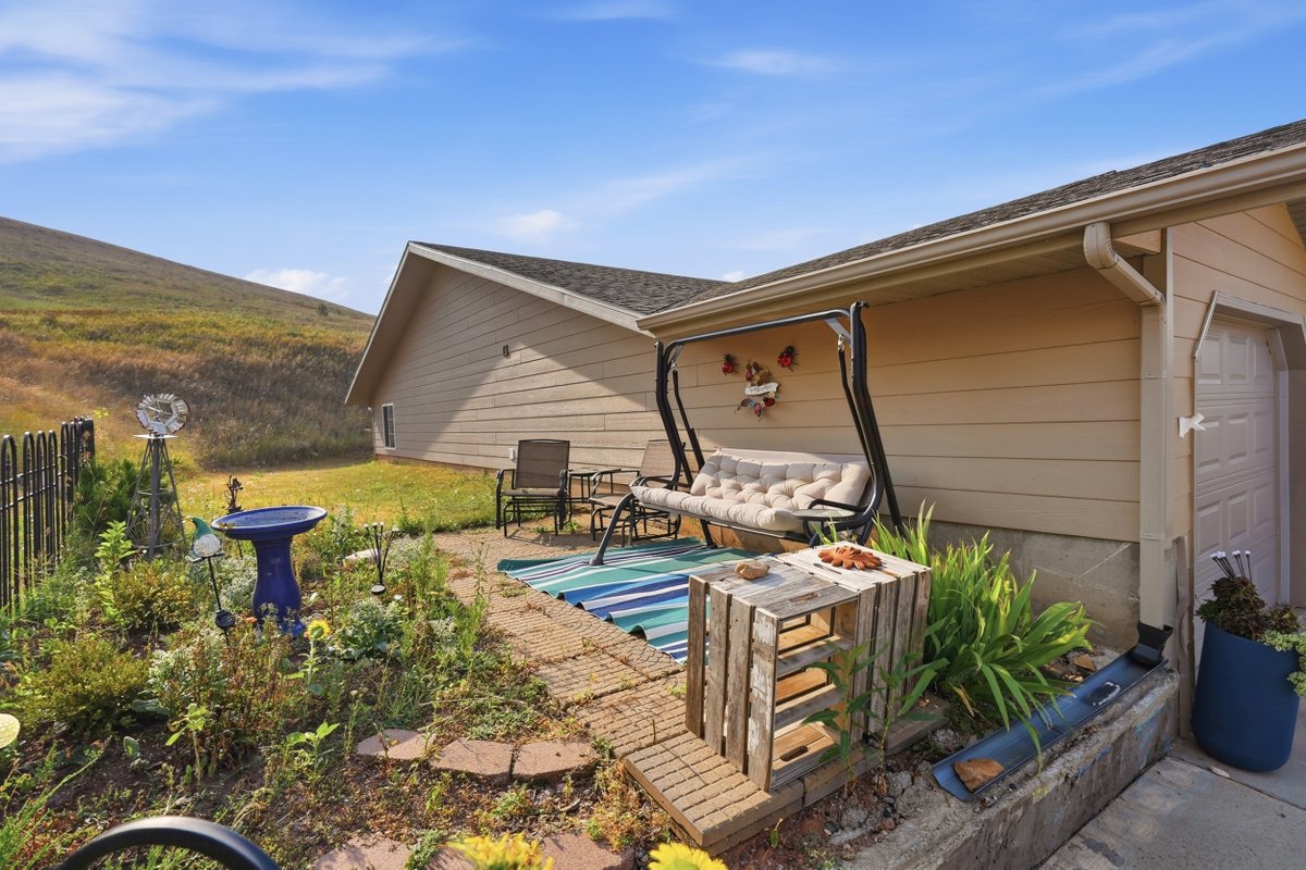 christians_team's tweet photo. #JustListed 📍 714 S 34th Street, Spearfish, SD | $259,900
Charming end-unit townhome | 2 Bed | 1 Bath | Built 2005
🔗 https://t.co/ji9vfDJkkt
📞 605-340-0768
#ChristiansTeamInc #SpearfishSD https://t.co/iXUSt5RXpp