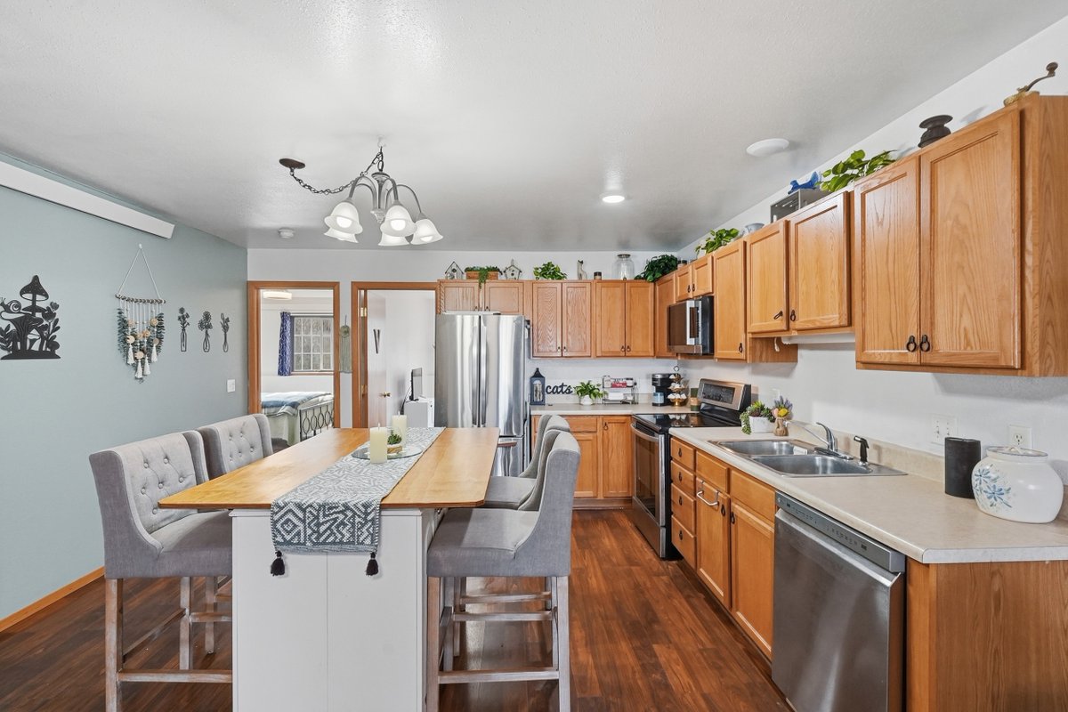 christians_team's tweet photo. #JustListed 📍 714 S 34th Street, Spearfish, SD | $259,900
Charming end-unit townhome | 2 Bed | 1 Bath | Built 2005
🔗 https://t.co/ji9vfDJkkt
📞 605-340-0768
#ChristiansTeamInc #SpearfishSD https://t.co/iXUSt5RXpp
