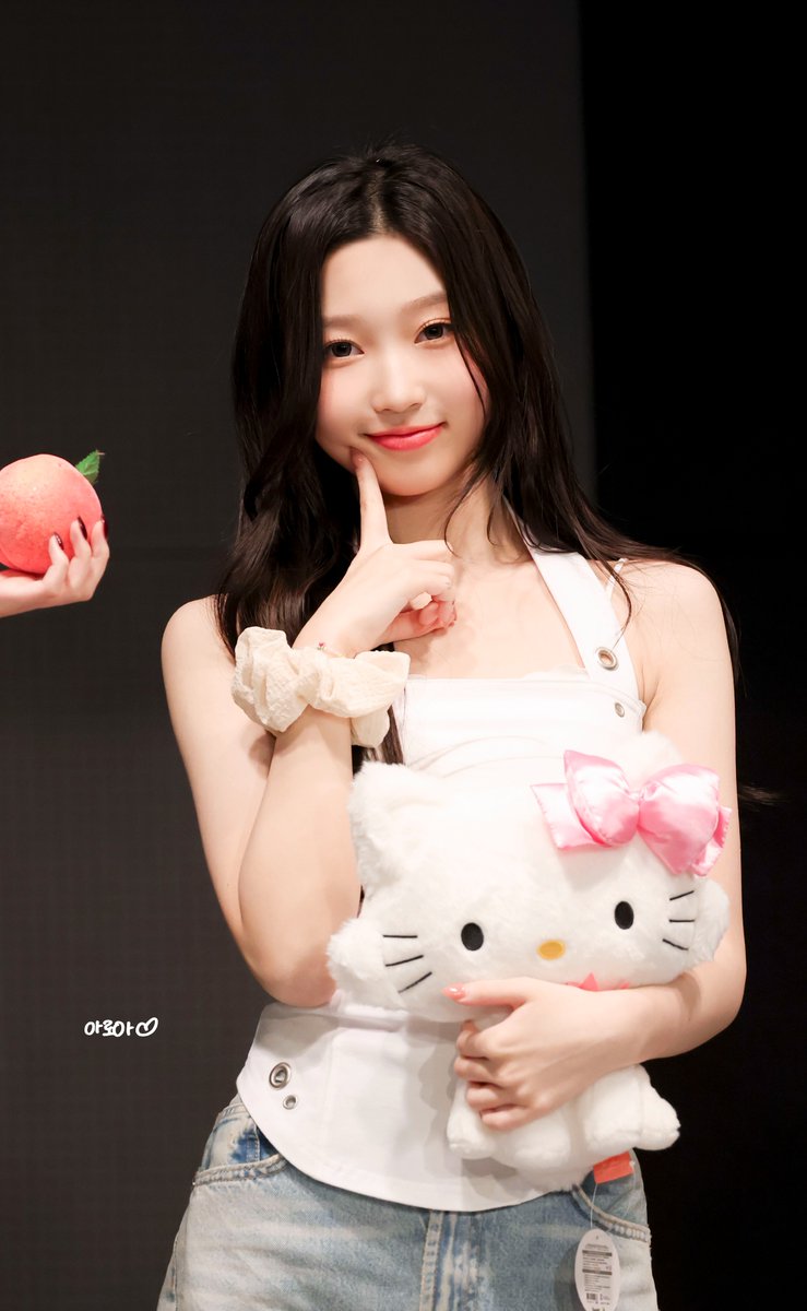 aroa091028's tweet photo. 260801 점프업 로아🩷 2p

#유스피어 #로아 #USPEER #ROA https://t.co/sQ21jqJX1s