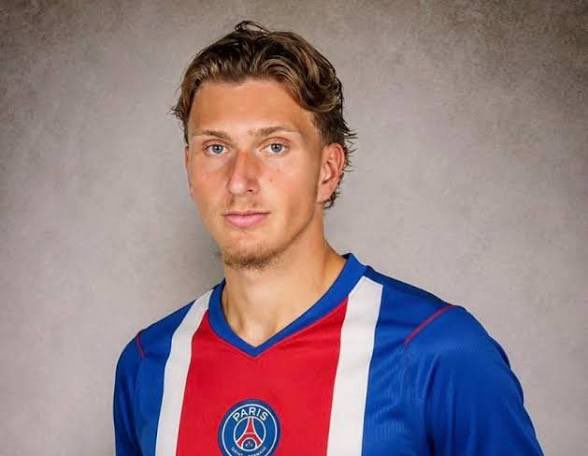 psgcommunity_'s tweet photo. 🚨🚨𝗠𝗜𝗞𝗔 𝗚𝗢𝗧𝗦 🇧🇪 𝗘𝗦𝗧 𝗦𝗨𝗥 𝗟𝗘 𝗣𝗢𝗜𝗡𝗧 𝗗𝗘 𝗦𝗜𝗚𝗡𝗘𝗥 À 𝗣𝗔𝗥𝗜𝗦 ! ❤️💙

(@FabrizioRomano) https://t.co/2YpB6Vm5Kx