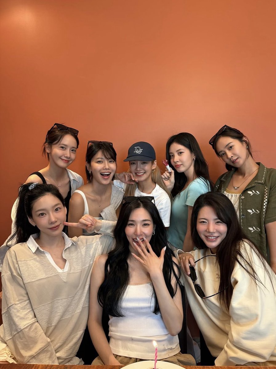 amimori_sh's tweet photo. 💖少女時代💖19周年おめでとう🎉🥂✨
少女時代に出会えた私の人生、悔いなし🫶🏻たくさんの宝物のような幸せな思い出をありがとう🫶🏻

10年前の2017年って何してたっけ？って見返してみたら、8人揃っては最後のSMTOWNで大阪と東京来てた😭懐かしすぎる…

#19년째_지금은_소녀시대
#19YearsWithSNSD https://t.co/0x02TSbk4w