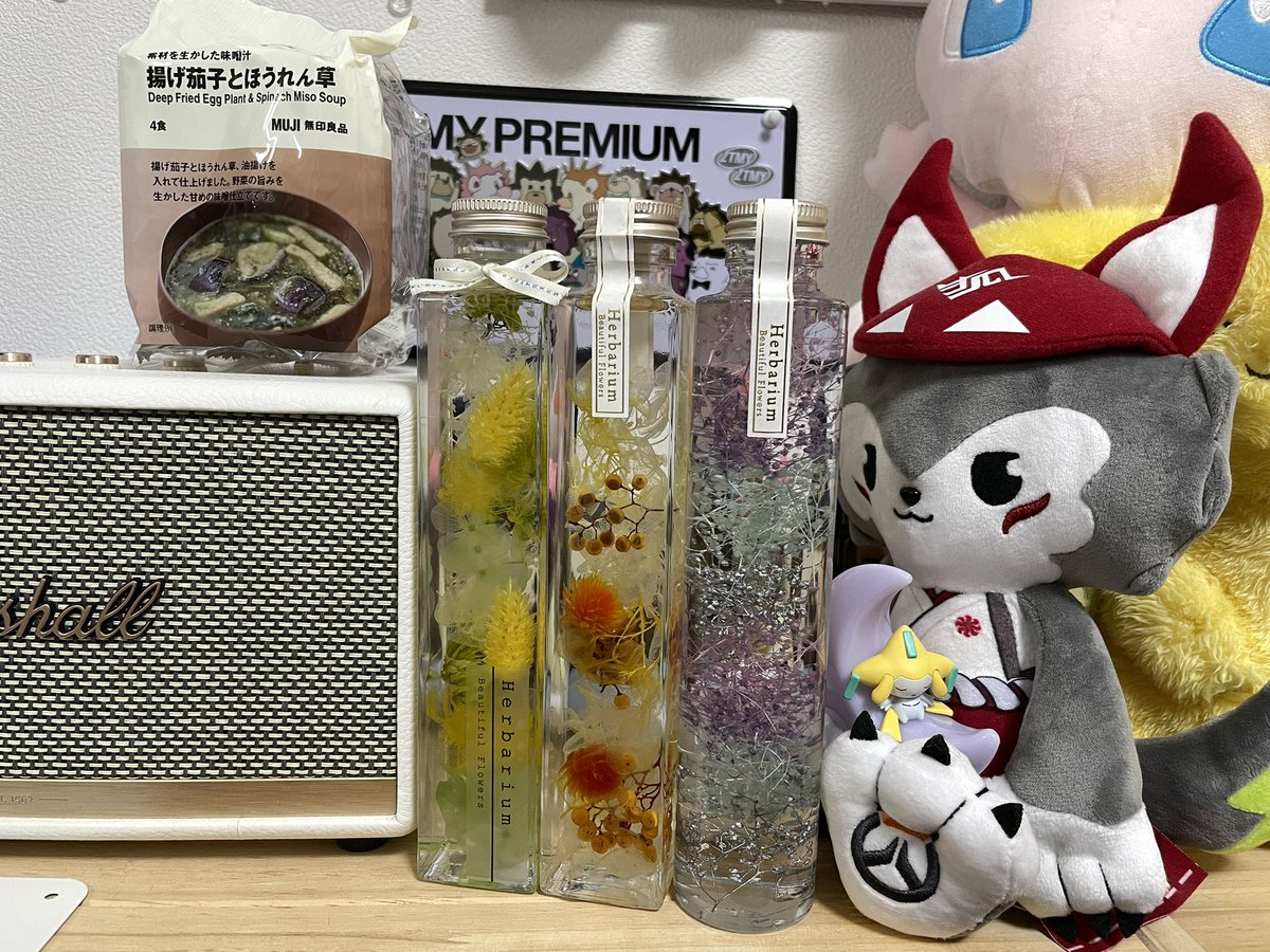 uni__002's tweet photo. お誕生日配信ご視聴感謝〜！
今年は仕事忙しくてケーキ作れないのわかってたので、すこし前から焼き菓子を作っておいたよ🌟
そして毎年いただいてる誕プレのハーバリウム、今年はかすみ草〜かわいすぎる❤️‍🔥
誕プレもチアーも見に来てくれた人も本当にありがとう！ https://t.co/Cigx9vqZWk