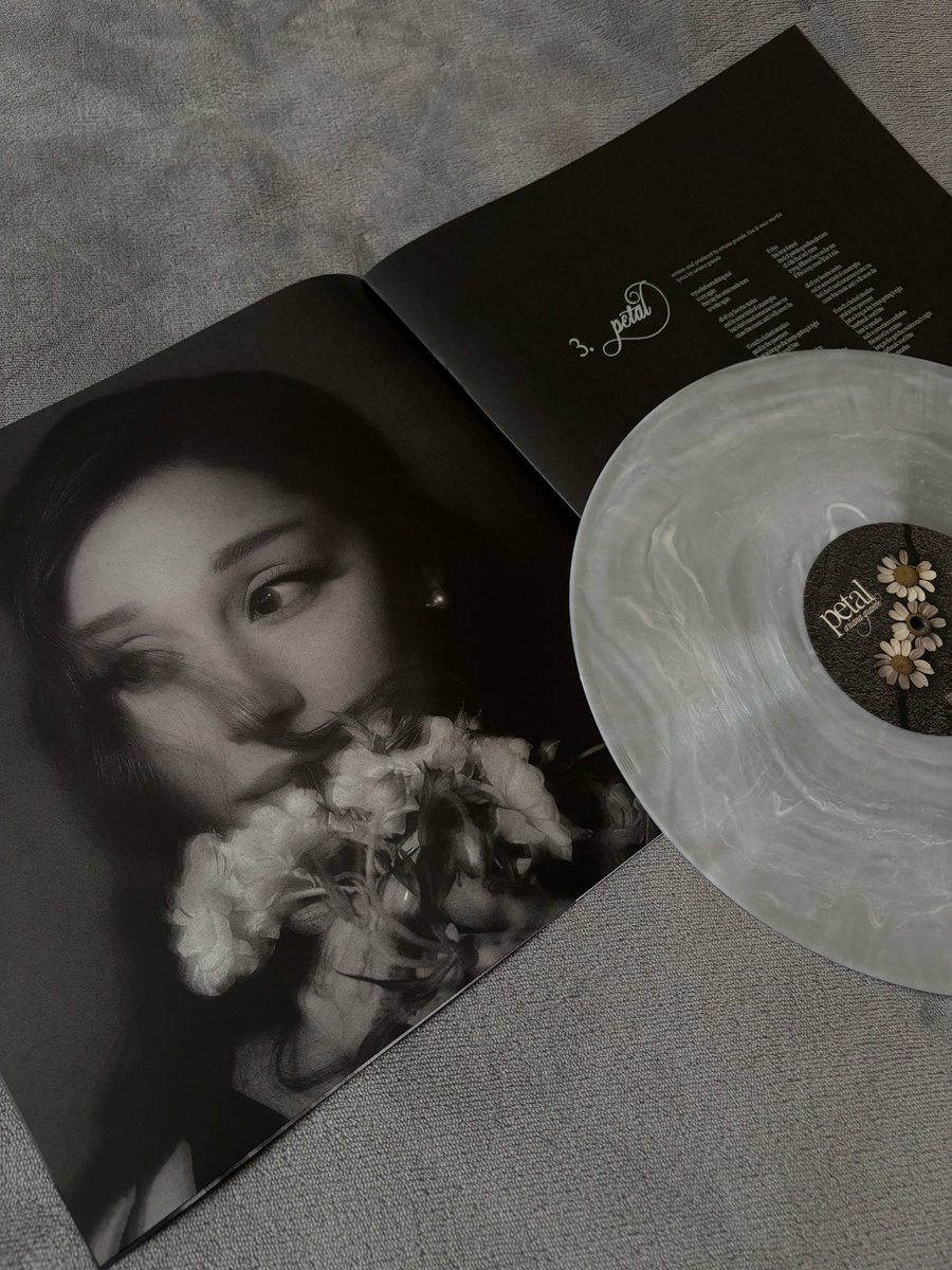 sillysasaa's tweet photo. she arrived!!!!!! literally stunning!!!!!!!! https://t.co/bIyxqJEd1F