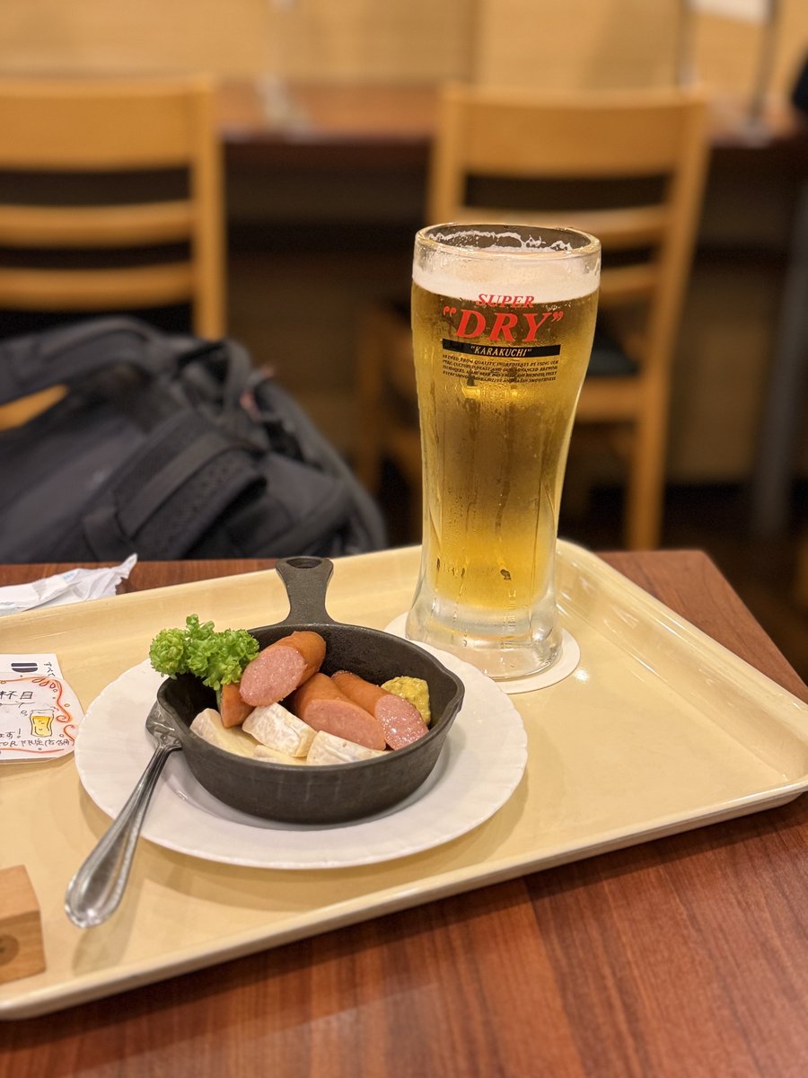 RIE888's tweet photo. 一部のドトールでせんべろをやってるの知ってる？

生ビール2杯とおつまみが選べます。

私はチーズとウィンナーのセットにしました😀
美味しかったです。
また行こう。 https://t.co/TNLZSJHnFO