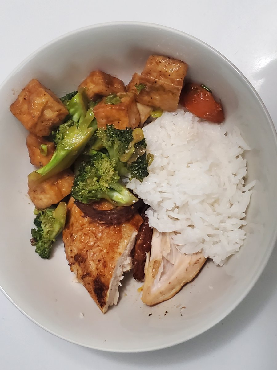 MayariRelica's tweet photo. Good morning!! I missed you guys so much... I can't wait to catch up with you 🥺 Thinking about some casual Fortnite if any moots wanna join, otherwise it'll be Signalis 🥰 🥰

See you at 7:30pm PST! (enjoy my tofu stir fry) https://t.co/RXYGhHYdPo