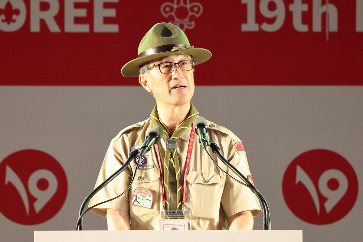 ScoutingJapan's tweet photo. 第19回日本スカウトジャンボリー、開会式が行われました！
理事長の開会宣言を合図に、熱狂の中いよいよ7日間の冒険がスタート！
ステージでは迫力あるパフォーマンスが披露され、会場全体が熱気と期待にあふれました✨

そして、ジャンボリー新聞の発行もスタート！
会場での出来事やプログラムの様子など、ジャンボリーの「今」をお届けしていきます。
PDF版も公開されていますので、、現地に来られない方もぜひご覧ください！
https://t.co/bItx1NiuPw

これから毎日、19NSJのさまざまな瞬間を発信していきます！

#19NSJ
#キヤノン
#大和ハウス工業
#ピースウィンズ・ジャパン
#三菱UFJフィナンシャル・グループ
#旭商会仙台店
#岡谷鋼機
#中国電力
#常石グループ
#ひろぎんホールディングス
#両備ホールディングス
