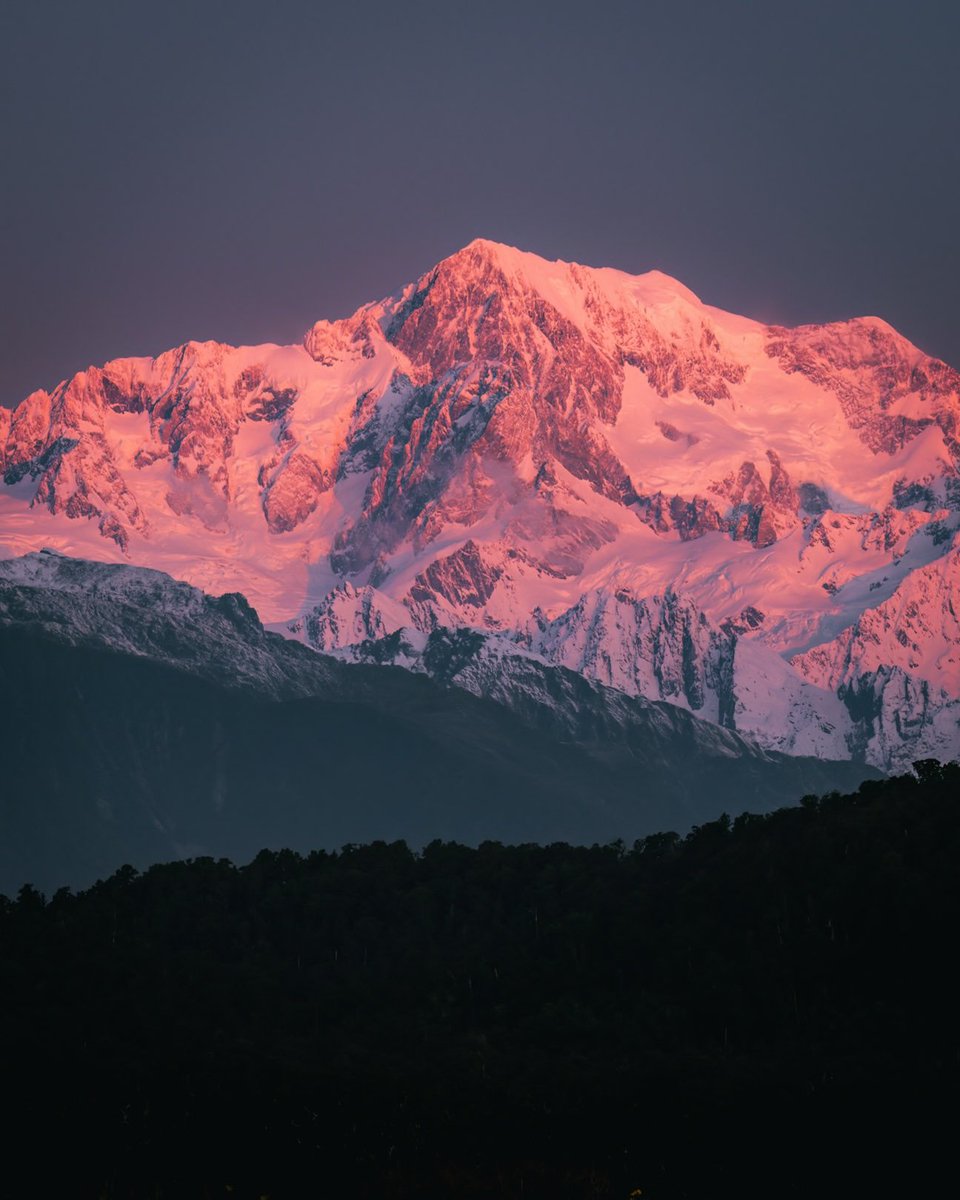 worldclick56's tweet photo. Pure white peaks in New Zealand 🇳🇿🏔️ https://t.co/KMgZVmrCk7