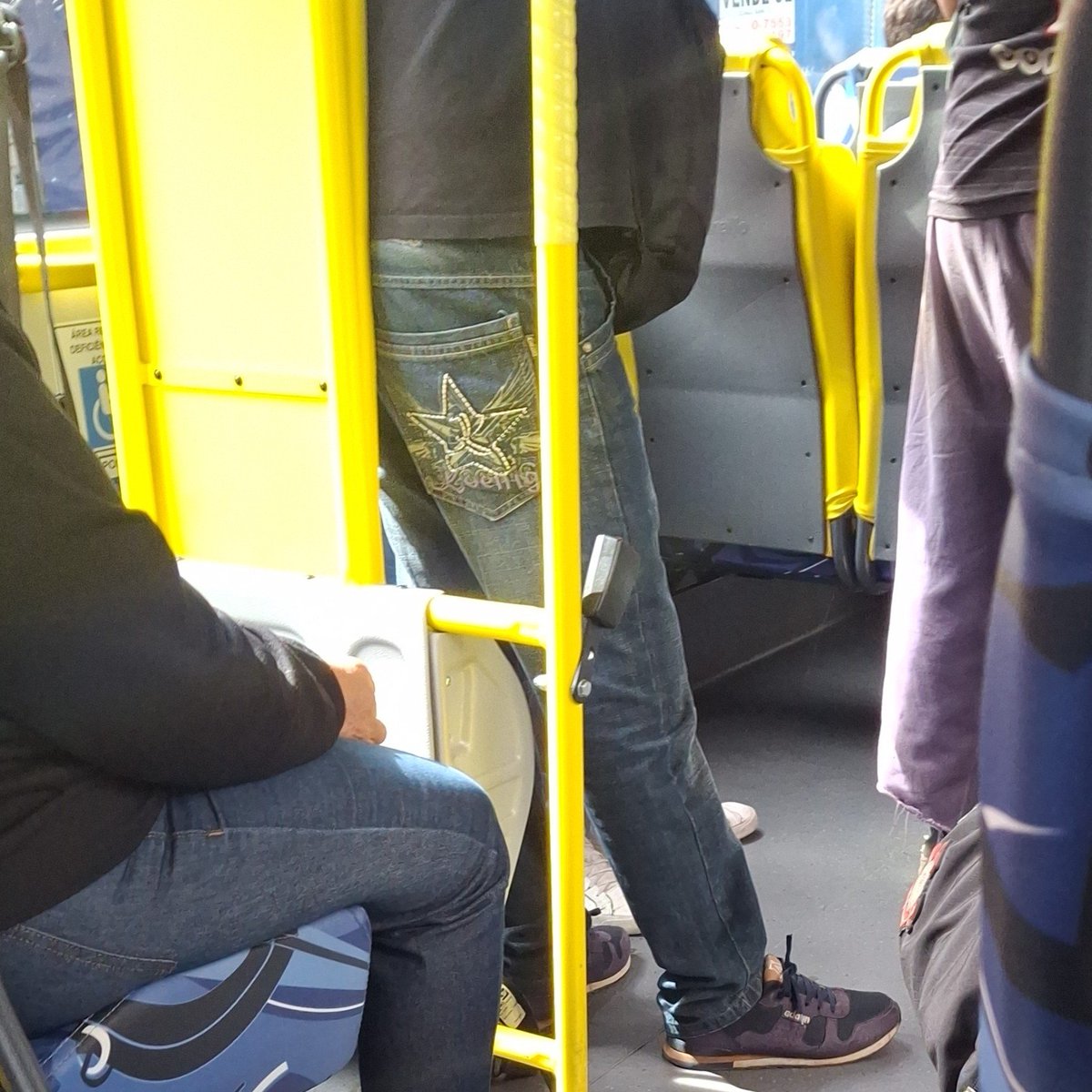 c0lenhead's tweet photo. odeio quando to no ônibus e vejo algum idoso com uma roupa mais swag com a minha e nem deve ter ideia af https://t.co/gbI7zXGnrp