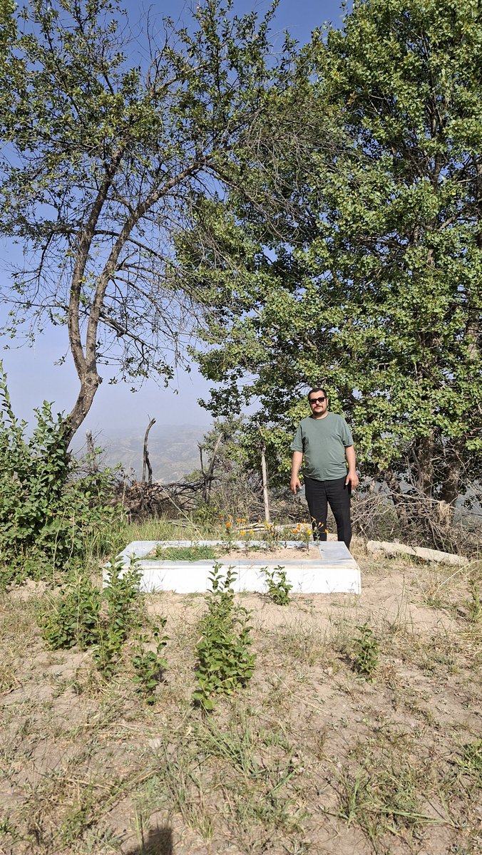 kfodabasi's tweet photo. " Ruhun uçar iken Tanrı Dağı'na
Kanın damlar iken şanlı toprağa
Şehit Enver, yiğitler yiğidi Enver
Vardın mı Kürşad'la ulu uçmağa "

Tacikistan - Belcivan 'da #EnverPaşa 'yı şehit düştüğü topraklarda andık.

Vatan için can alıp can veren kahramanlara bin selam olsun.

🇹🇷🇹🇷🇹🇷 https://t.co/i221gX7Pr7