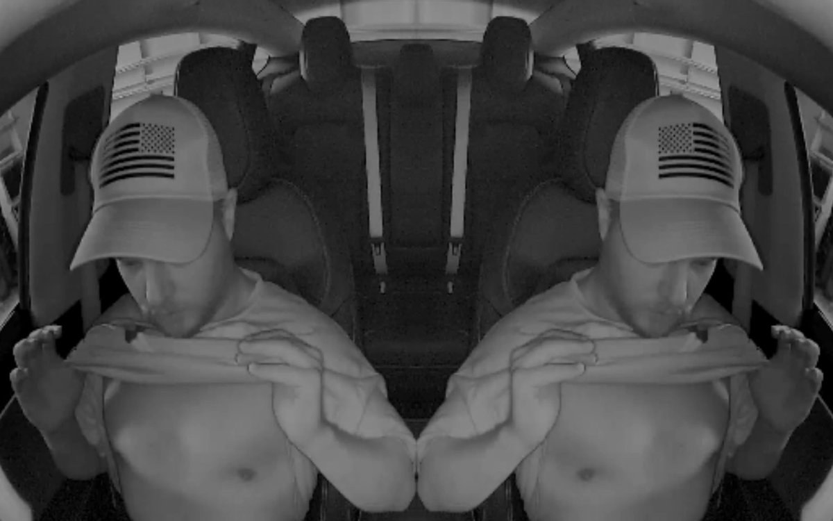 cwchris_'s tweet photo. My car can take selfies but I have to provide the flash https://t.co/AzoC3QtBr9