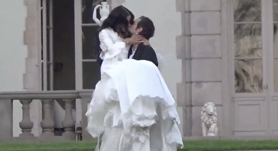emmanoacf's tweet photo. this might be my fav wedding shoot i’ve ever seen in my life https://t.co/zC944ukk1z