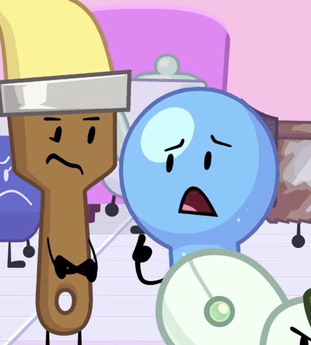 lighbulber's tweet photo. is lightbulb questioning if she counts as someone whos close to fan. i thought she was just calling cammy crazy Oh my god https://t.co/JTW84YWR9x