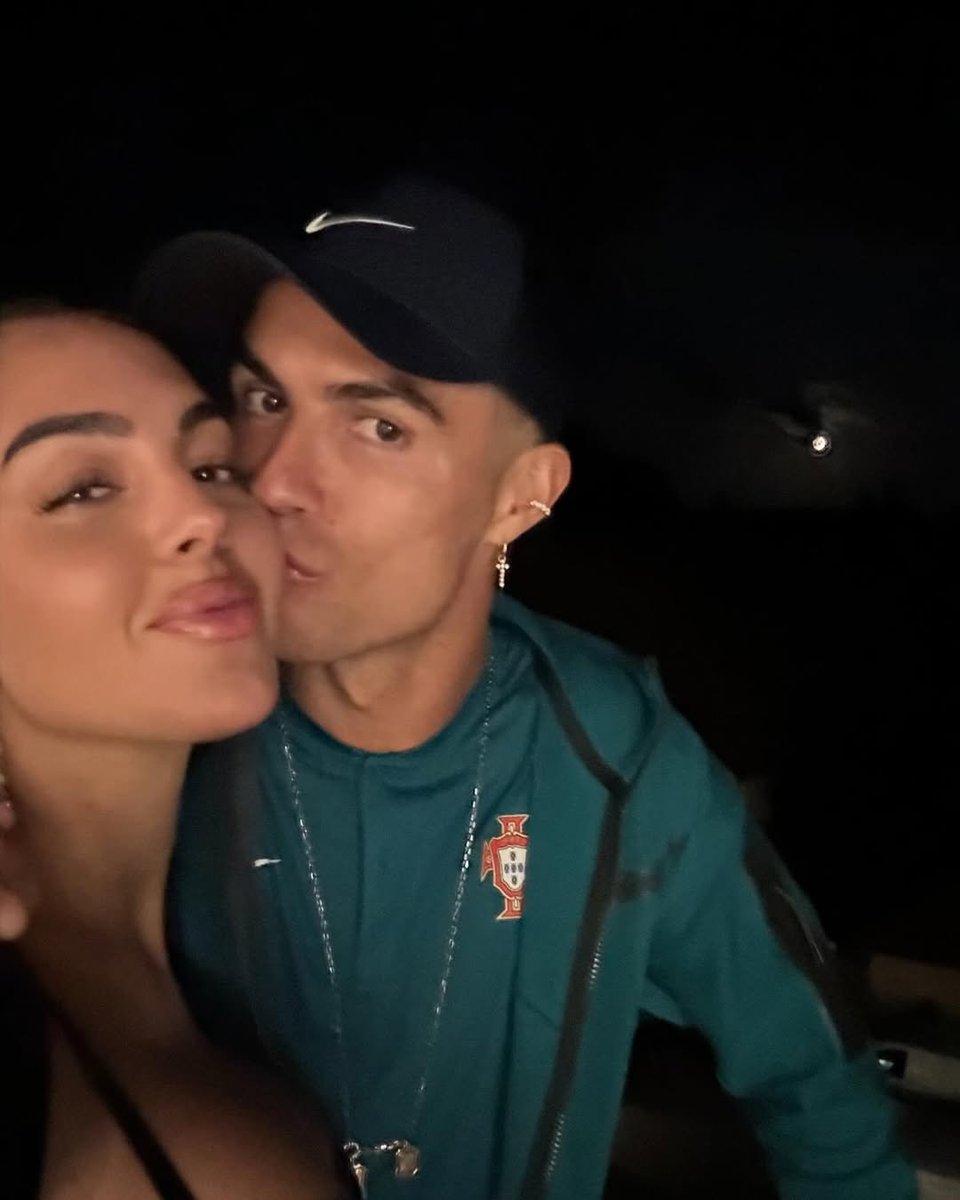 russxmerce's tweet photo. "Você não vive da sua imagem. Você vive do que você é. Uma mulher perfeita. Linda, com um corpo lindo, uma mãe, uma pessoa boa, bem-sucedida e que vive a vida com amor. O que mais você quer? É normal que eles tenham inveja de você." 

ELES. PRA SEMPRE ELES!! 🤍🥹 https://t.co/2xcc9JfpGF