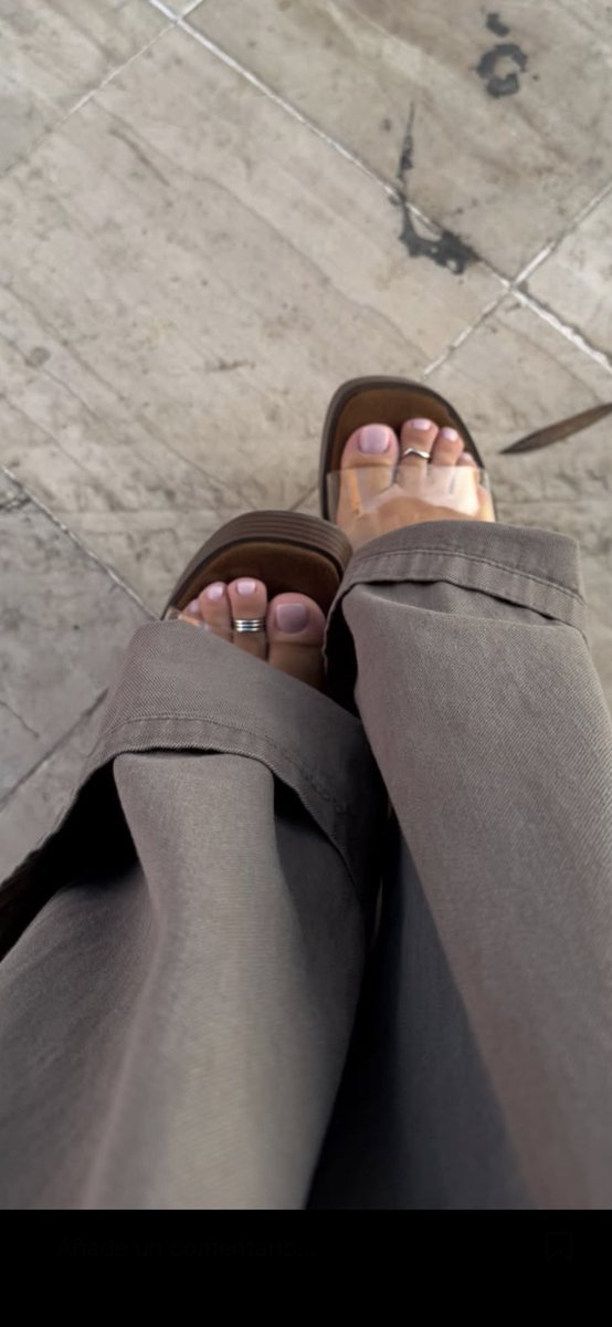 nickyniceee0's tweet photo. Martes de pies bonitos #feet #feetfetısh #feetpictures #feetday #feetcare #toes #wrinkles #fetish #moneysalve #cute #pieshermosos #pies https://t.co/y3P6khiJoA