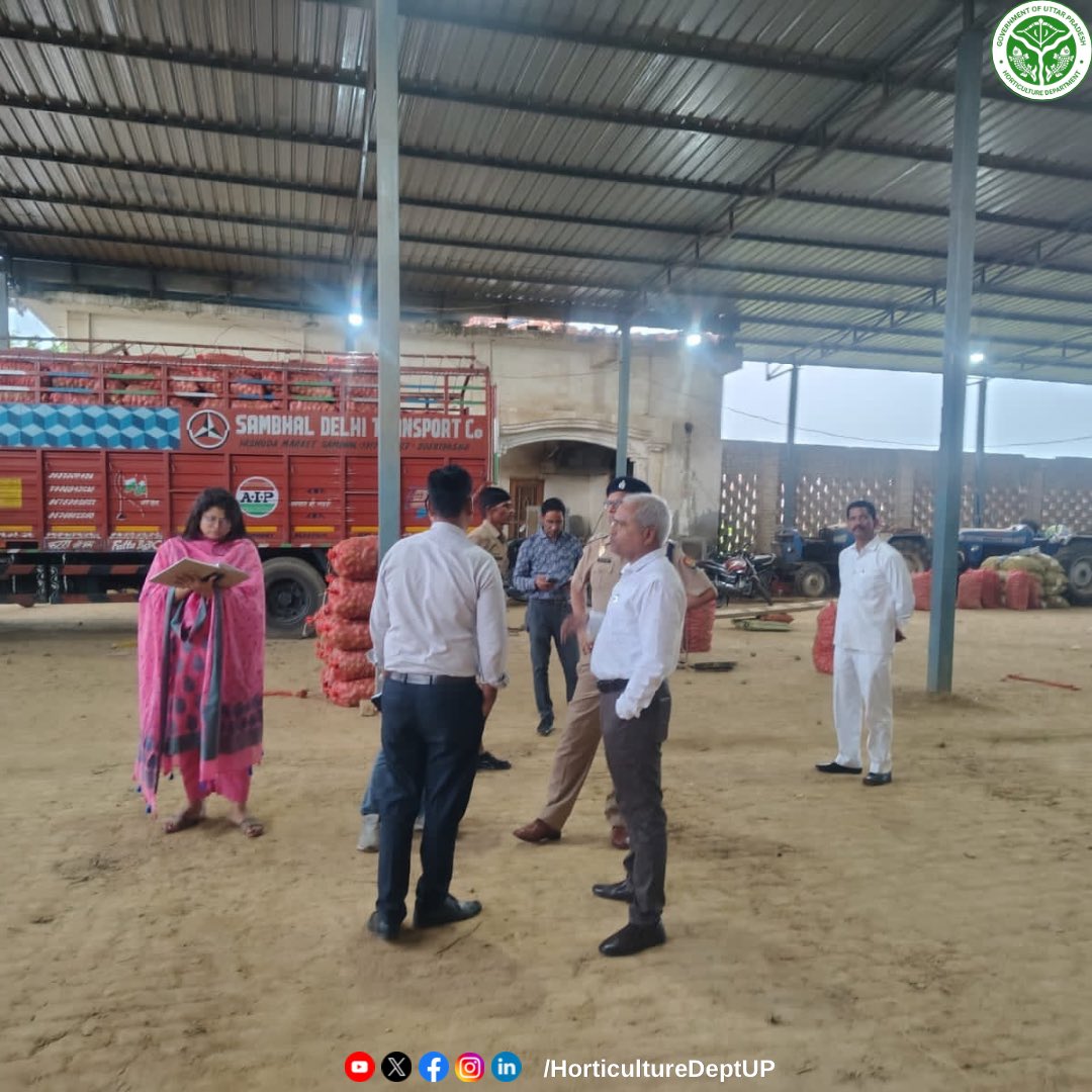 UP_Horticulture's tweet photo. आज अपर मुख्य सचिव महोदय के निर्देशों के क्रम में सिटी मजिस्ट्रेट महोदय की अध्यक्षता में मुख्य अग्निशमन अधिकारी एवं लोक निर्माण विभाग के अधिकारियों के साथ जनपद संभल स्थित शीतगृहों का संयुक्त निरीक्षण किया गया।निरीक्षण के दौरान अग्नि सुरक्षा व्यवस्थाओं, संरचनात्मक सुरक्षा, संचालन व्यवस्था एवं आवश्यक मानकों का जायजा लिया गया तथा संबंधित अधिकारियों को आवश्यक दिशा-निर्देश दिए गए, ताकि शीतगृहों का सुरक्षित एवं सुचारु संचालन सुनिश्चित किया जा सके।

सुरक्षित भंडारण • सुदृढ़ व्यवस्था • किसान हित सर्वोपरि 🌱

#departmentofhorticultureup