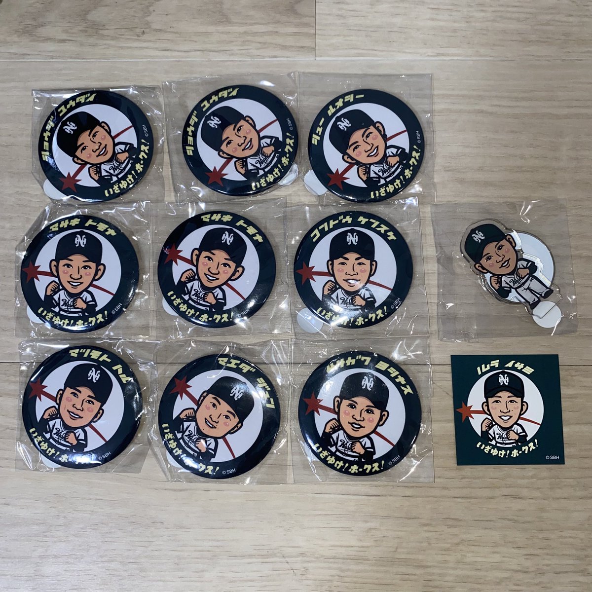 0msy_'s tweet photo. 【 交換 譲渡 買取 】ソフトバンクホークス 若鷹ガチャ 南海ホークスVer. 

譲)3 近藤 18 ルオシー 25 庄司 31 正木 44 笹川 49 松本 51 前田 99野村

求)9 柳田 23 周東 定価＋送料 ＞ 24 栗原 

ステッカーは柳田との交換のみ
近藤、正木は交換優先
郵送でのお取引希望📮
お気軽にお声掛けください🍀 https://t.co/tShJvVjIcU
